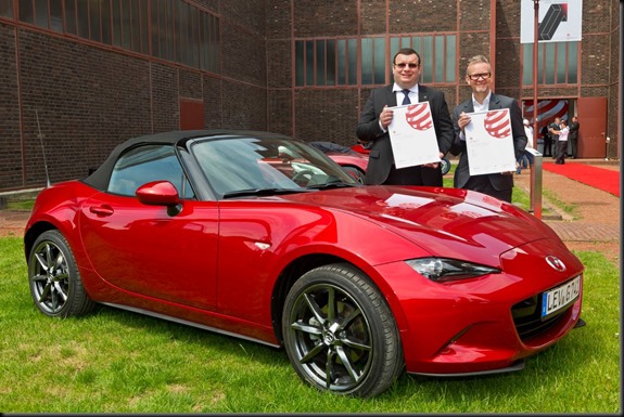 From the left Wojciech Halarewicz (Vice President Communications at Mazda Motor Europe) and Kevin Rice (Design Director at Mazda Motor Europe) gaycarboys From the left Wojciech Halarewicz (Vice President Communications at Mazda Motor Europe) and Kevin Rice (Design Director at Mazda Motor Europe) gaycarboys