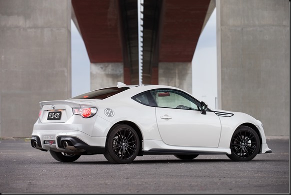 TOY_86_Blackline_Edition_151104p3274hr