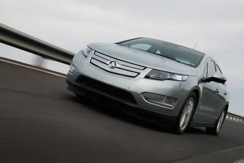 Holden-volt-front driving circular track lang lang