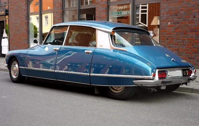 1974 Citroën DS Pallas in blue
