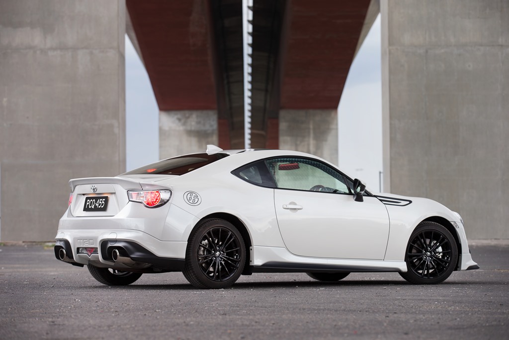 TOYOTA-86-Blackline-Edition-GayCarBoys-1.jpg