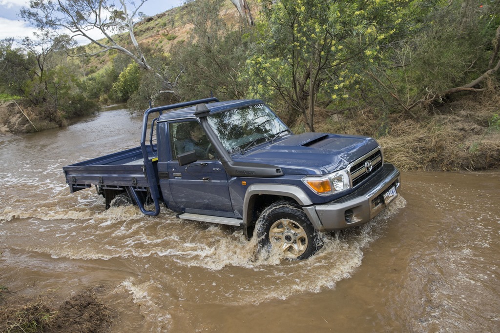 Toyota-landCruiser-series-70-9.jpg