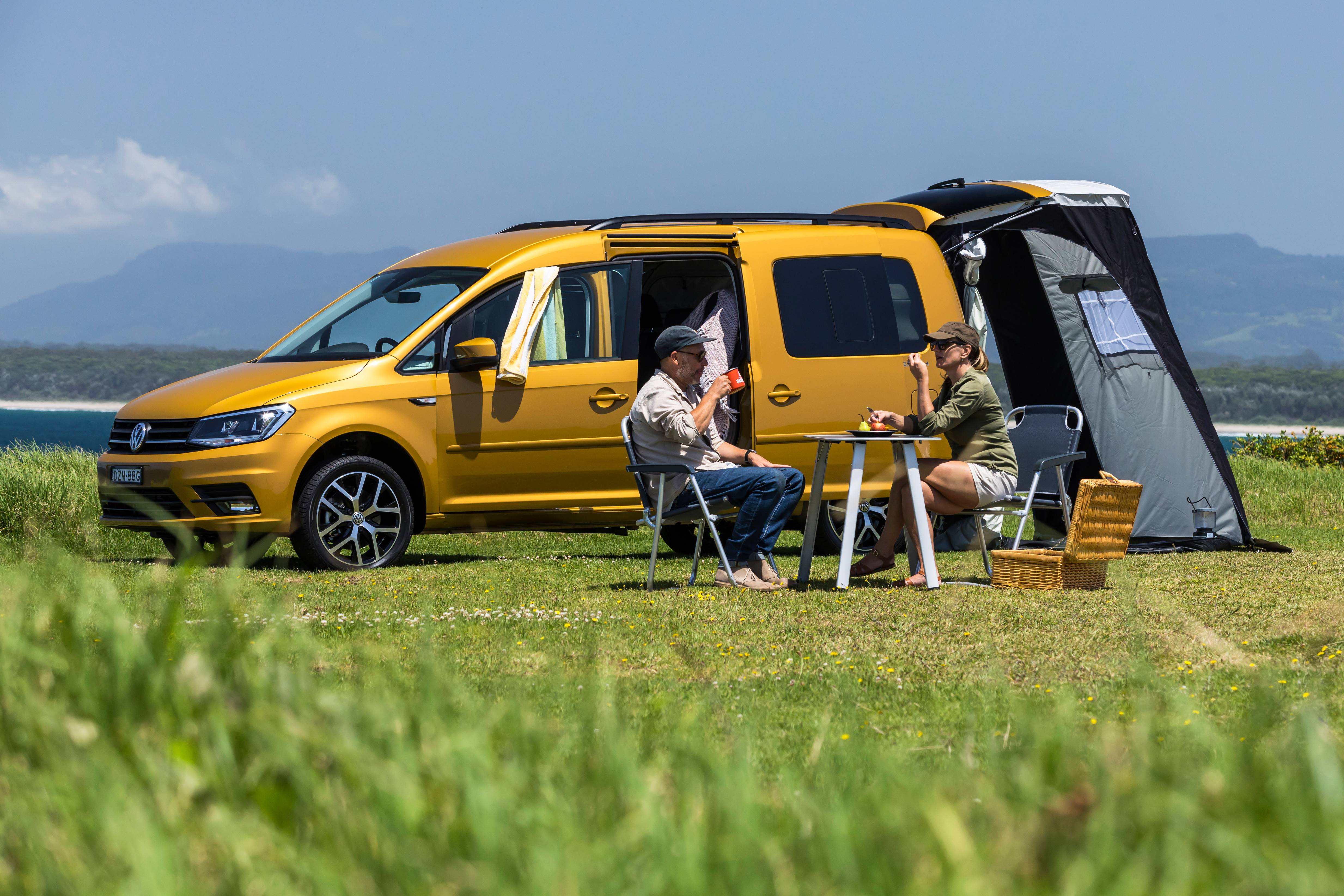 Glamping: 2019 Caddy Beach Kombi-type Camper Video Review