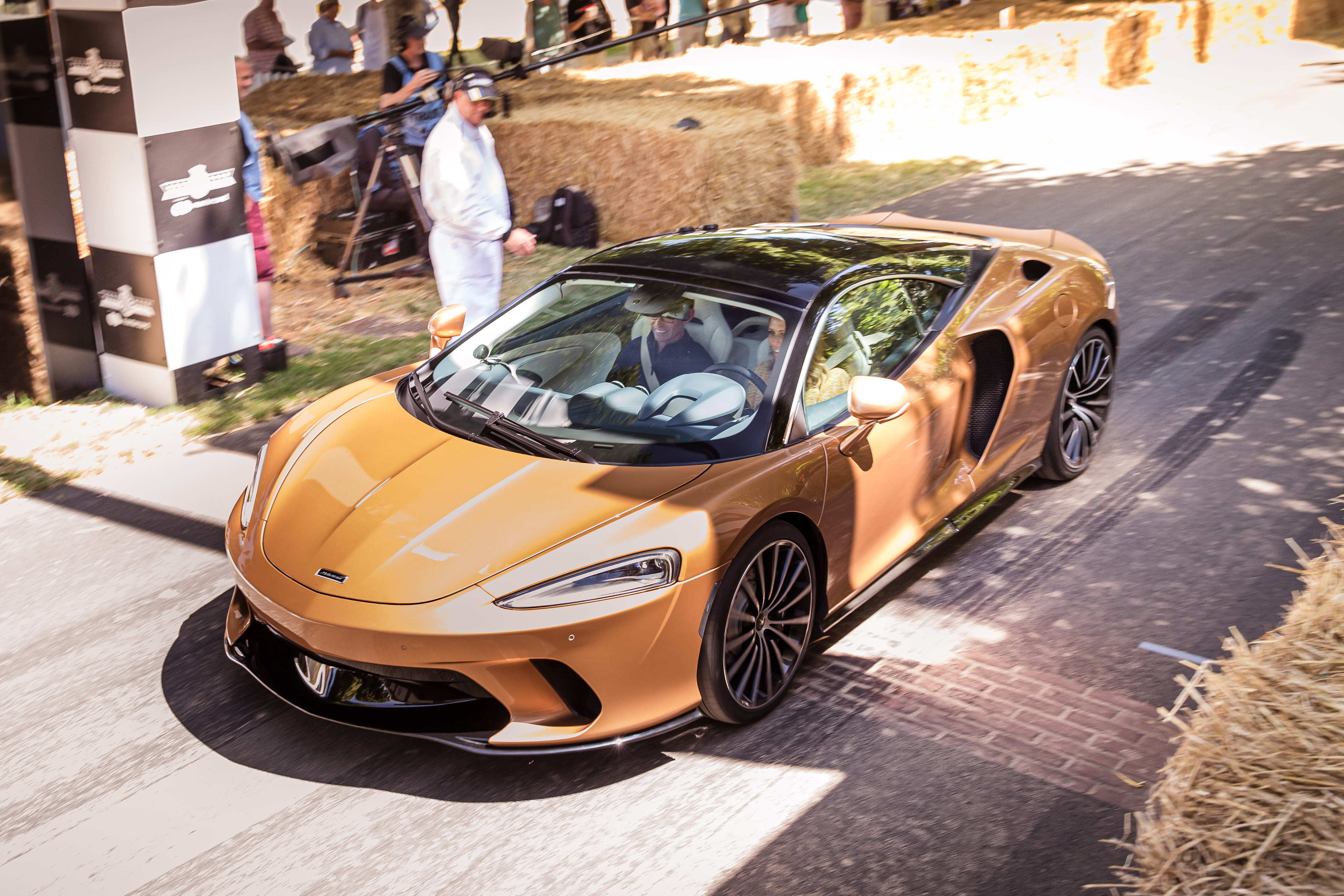 3 McLaren GT toured the Goodwood