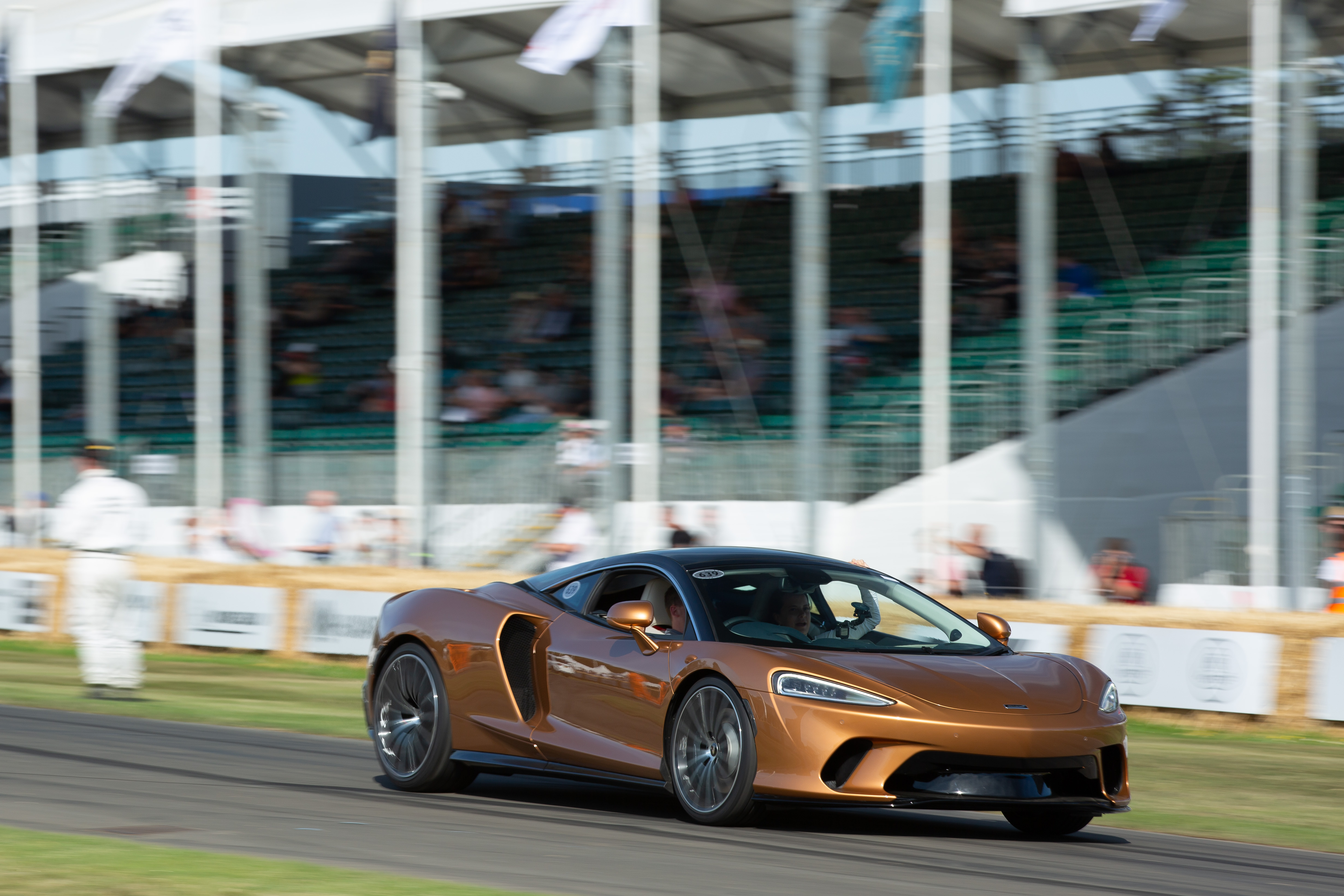 4 McLaren GT toured the Goodwood