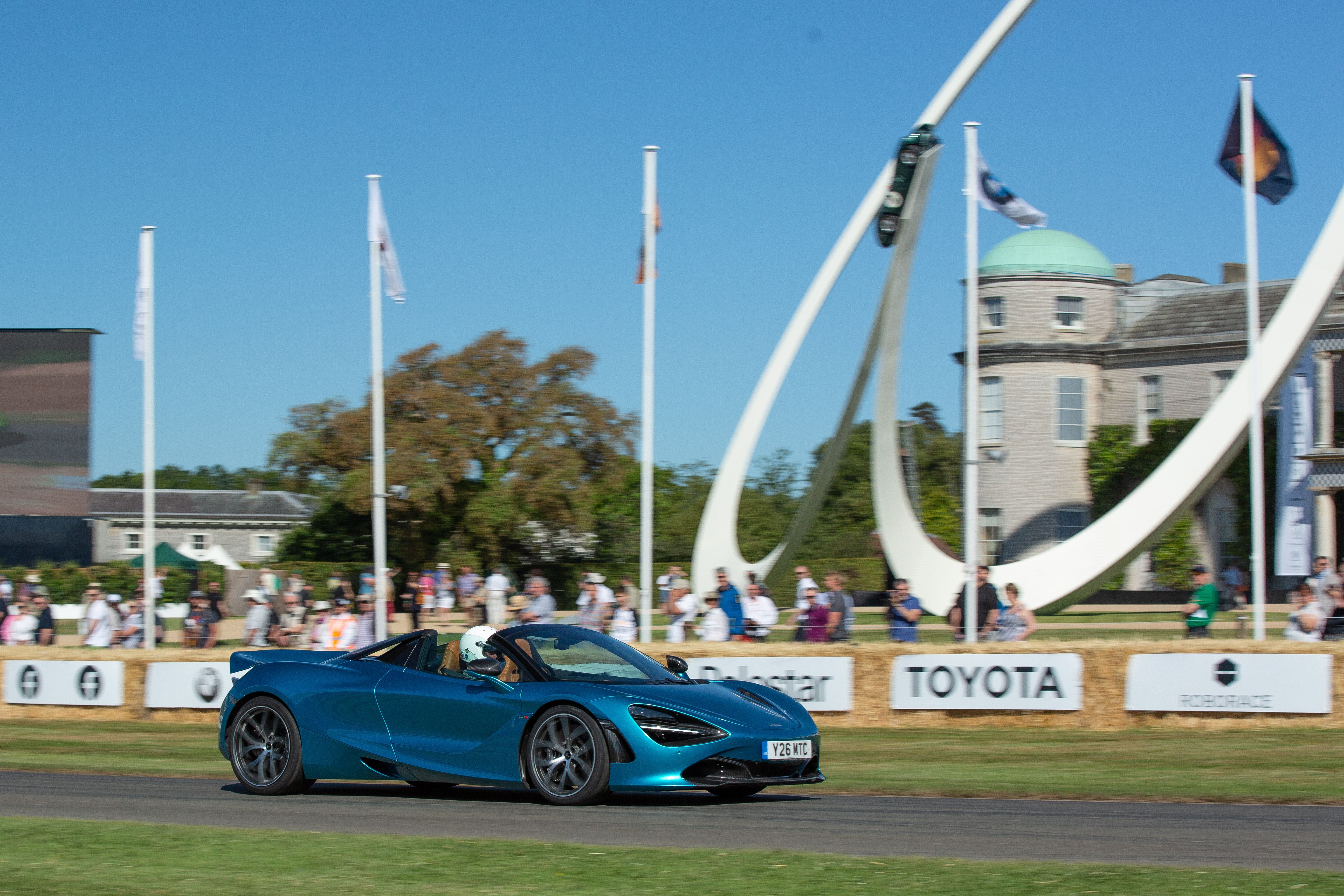 6 McLaren GT toured the Goodwood