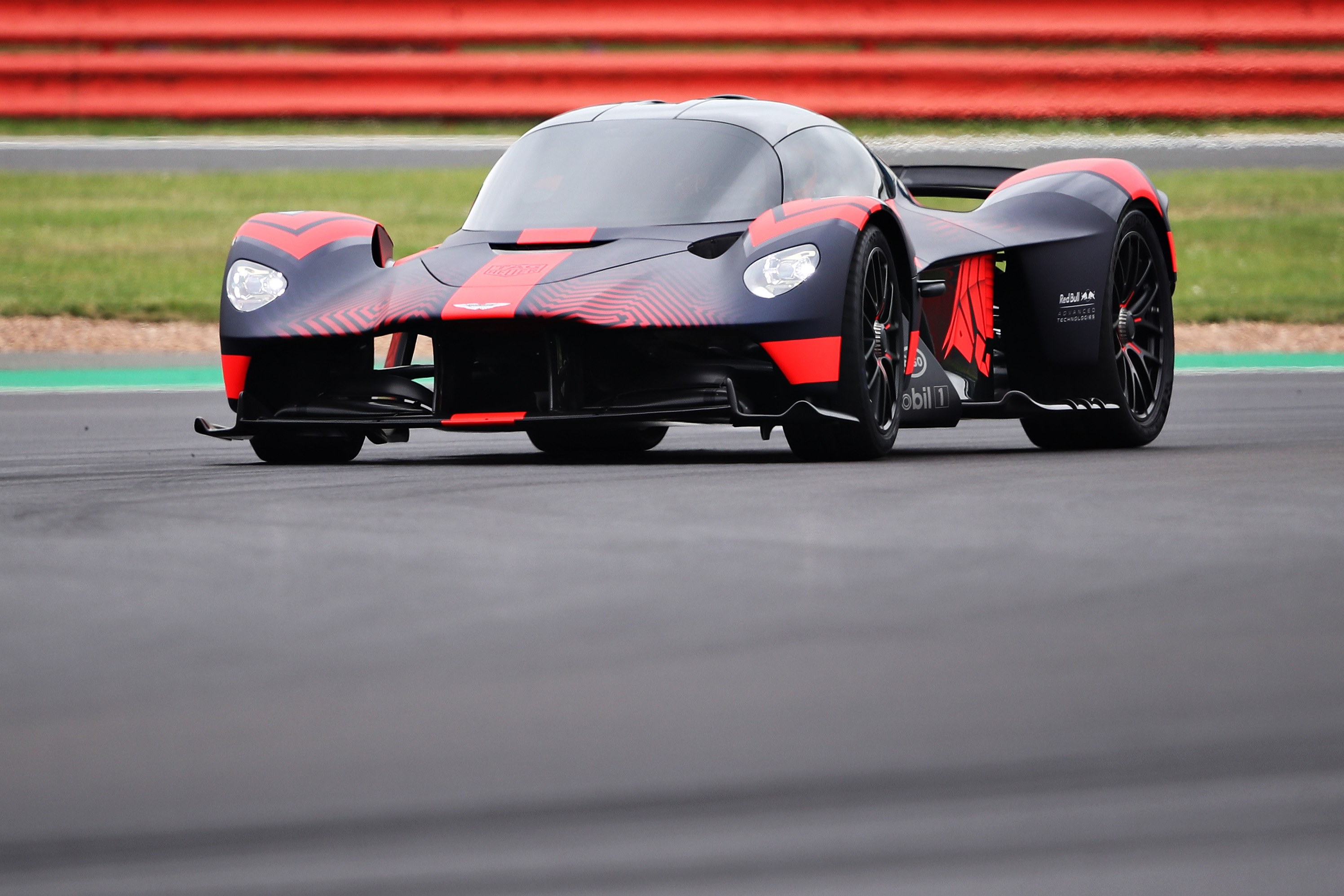 aston-martin-valkyrie-at-silverstone-1-jpg