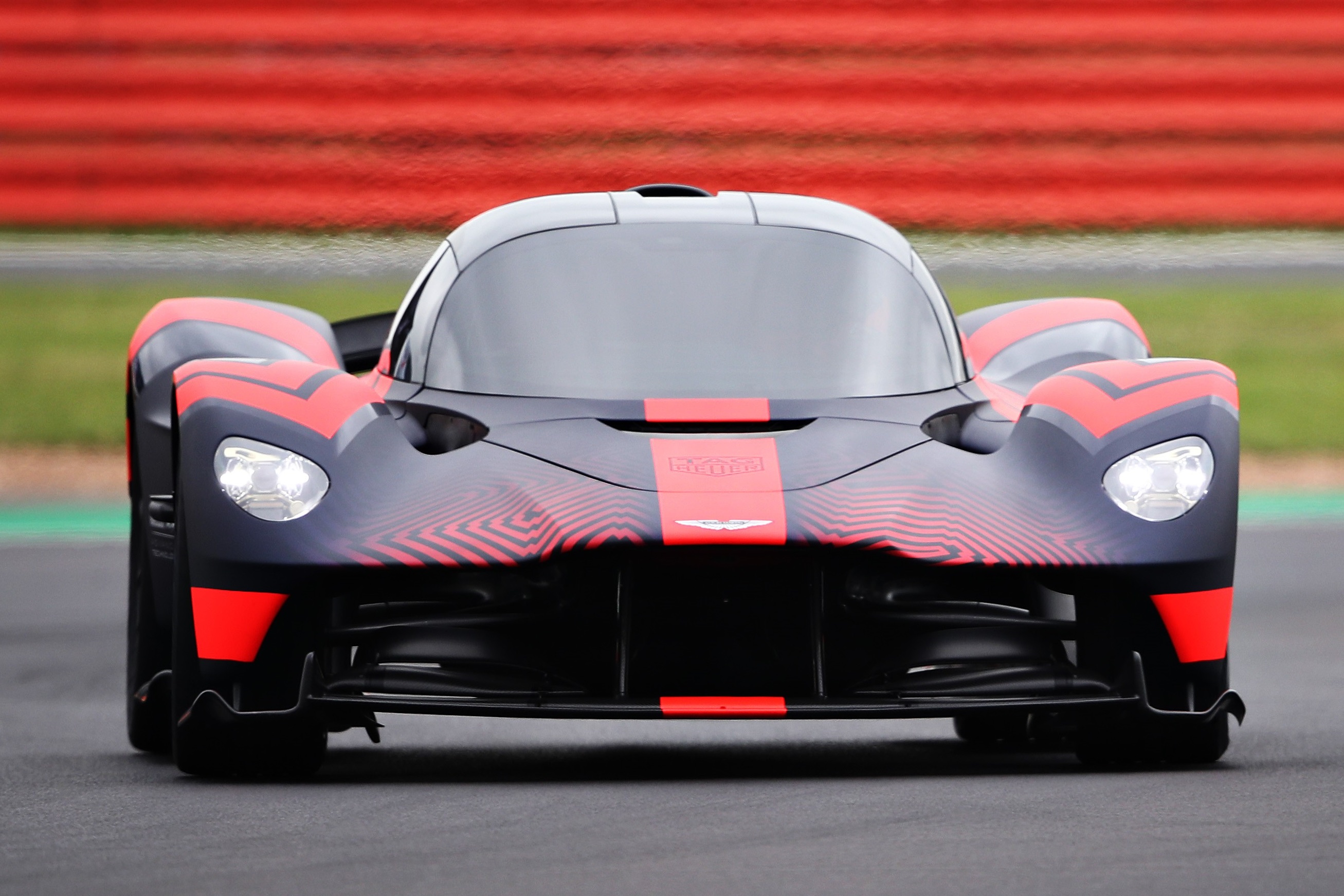 aston-martin-valkyrie-at-silverstone-2-jpg