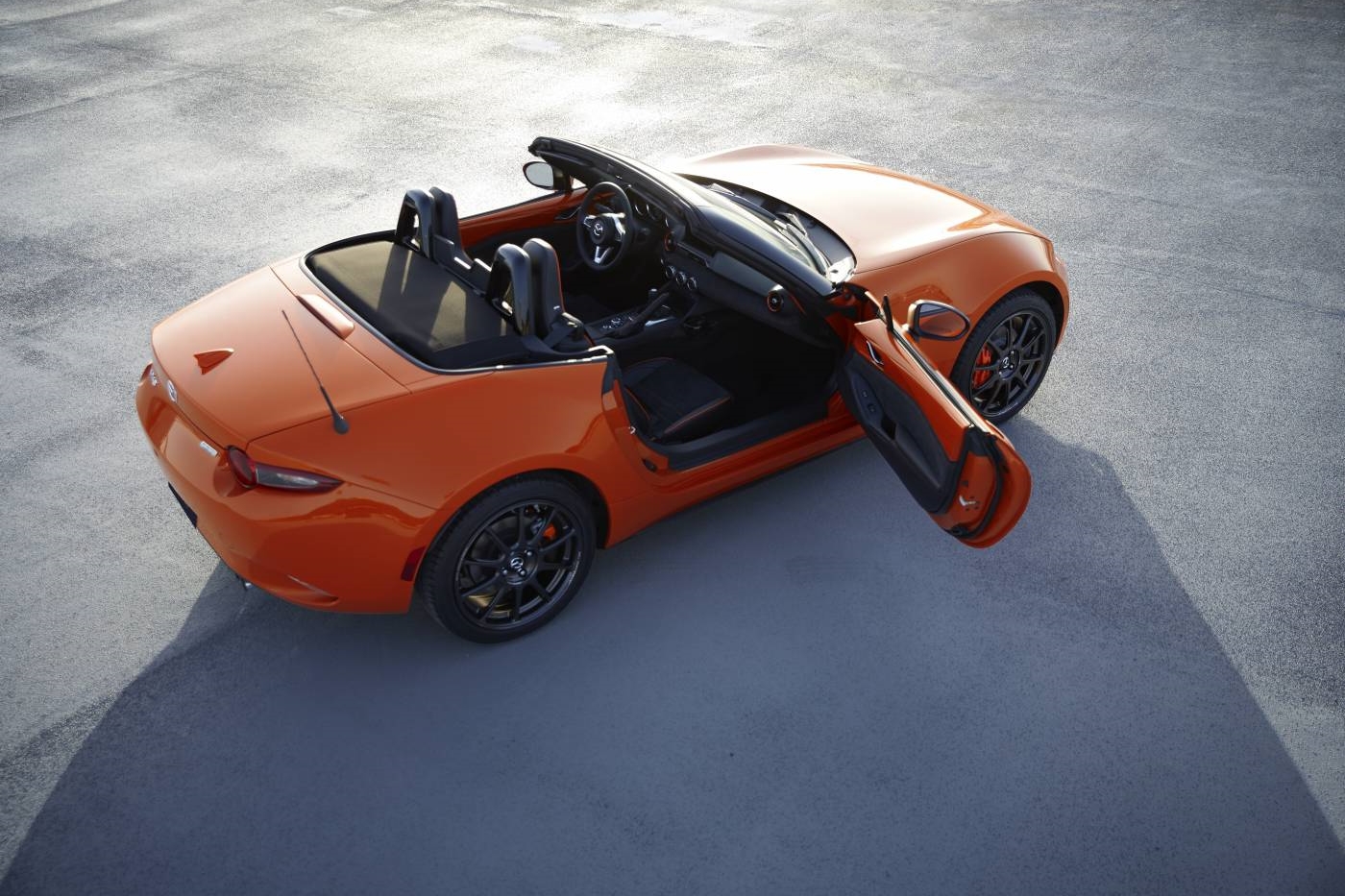 Mazda- MX5–gay-car