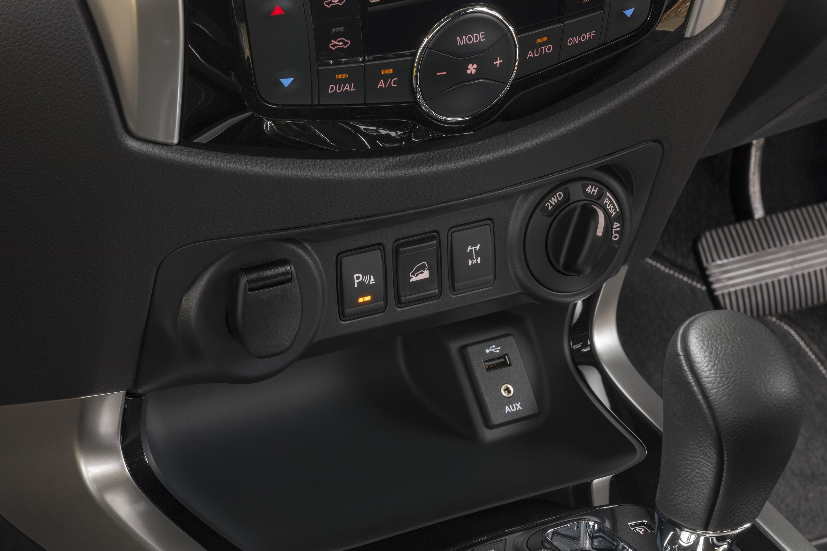 2020-Nissan-Navara-n-trek-warrior) (2)