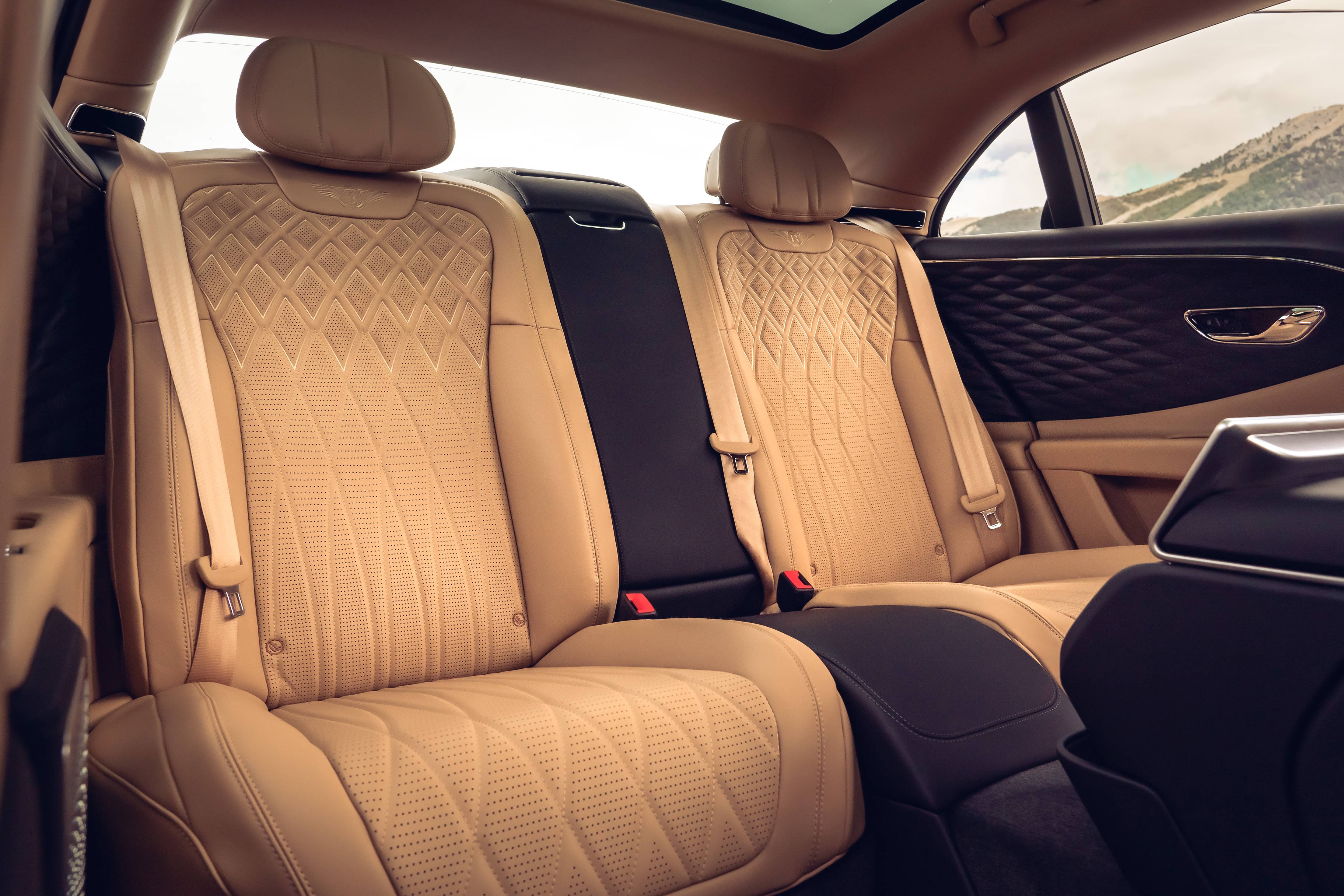 2020- Flying- Spur- Rear -Cabin – gaycarboys (3)