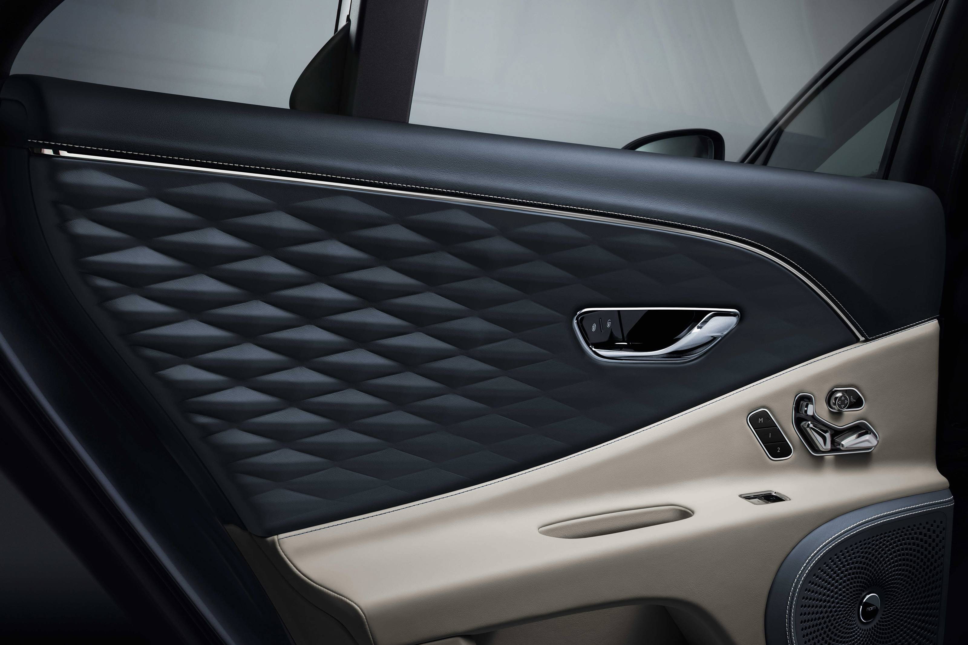 2020- Flying- Spur- Rear -Cabin – gaycarboys (5)