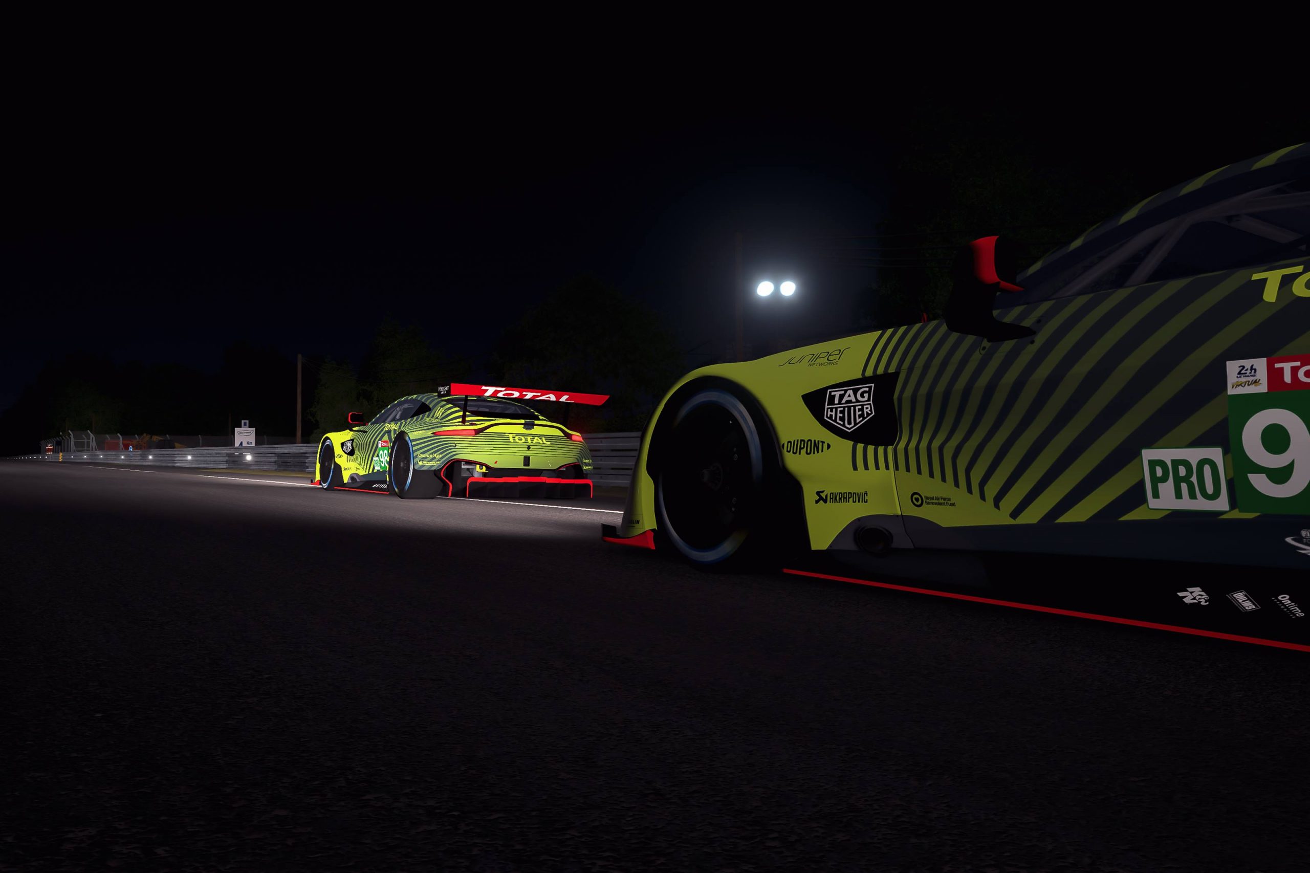 Aston- Martin- Vantage -GTE -stars -in- inaugural -official- online- 24 -Hours- race (2)