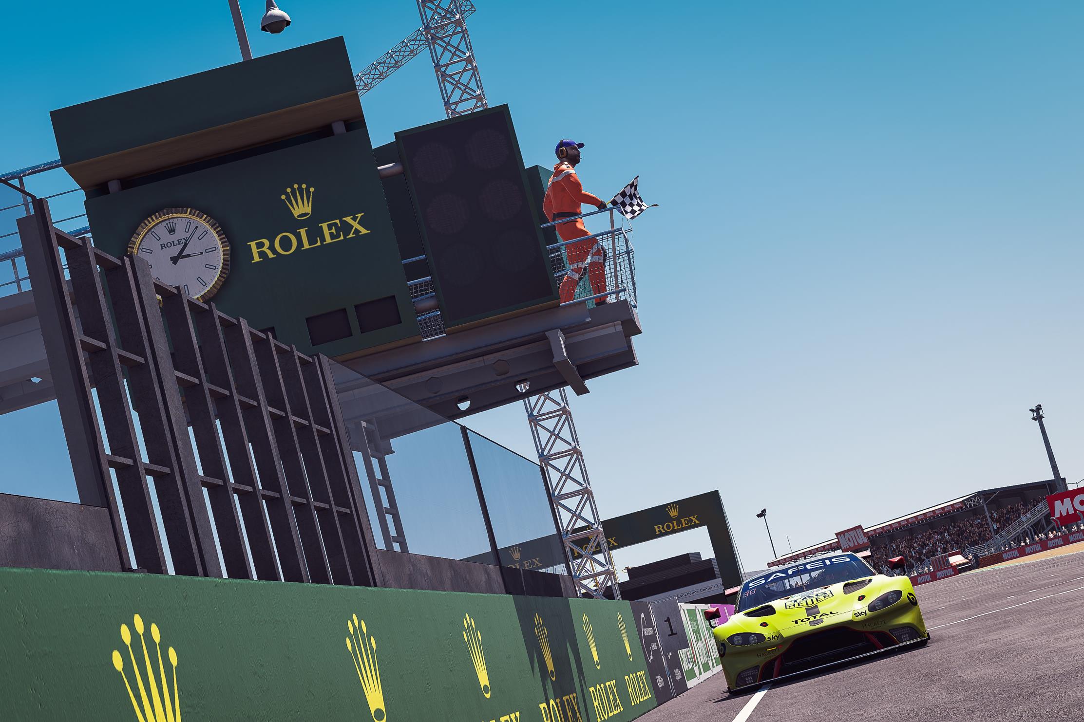 Aston- Martin- Vantage -GTE -stars -in- inaugural -official- online- 24 -Hours- race (7)