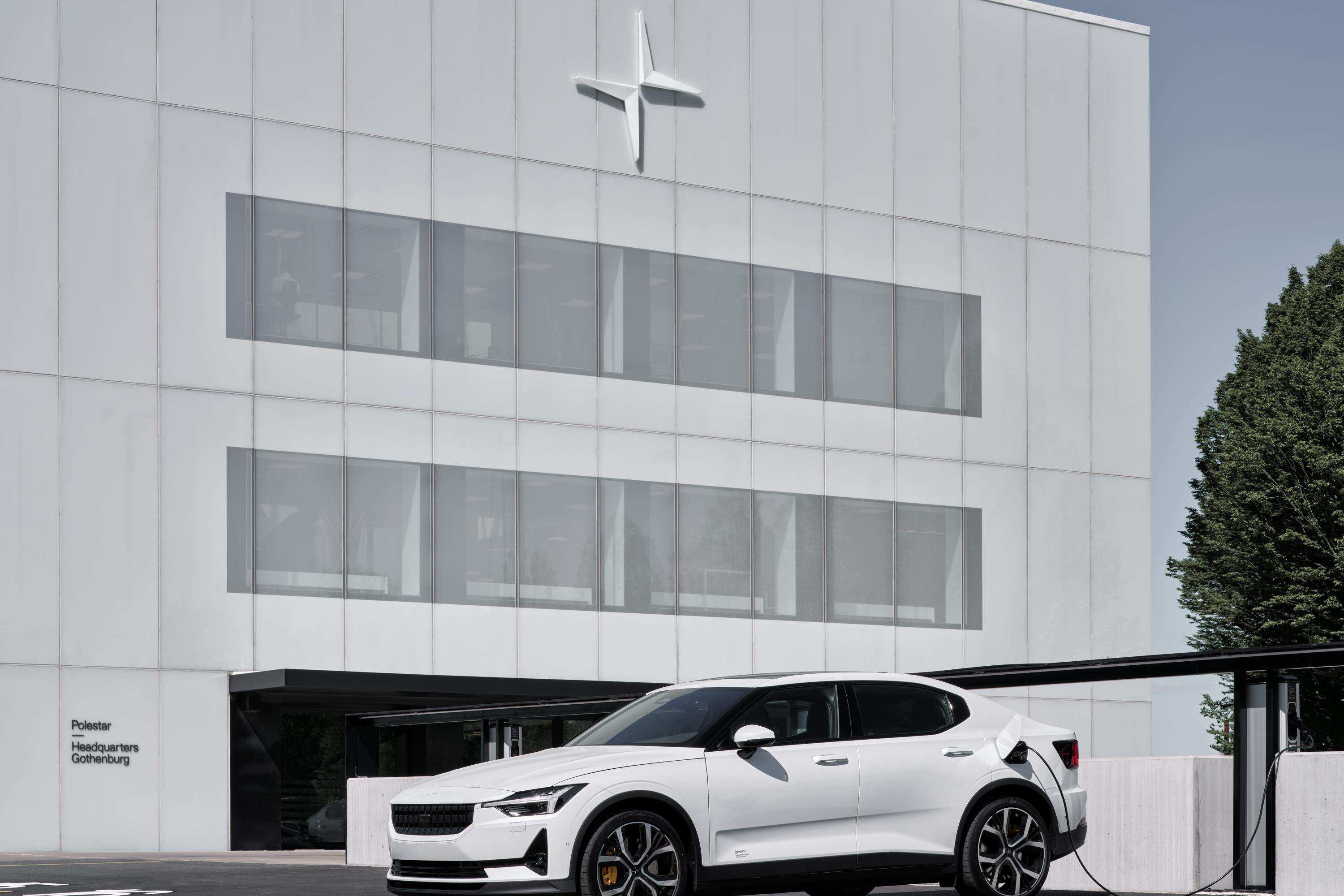 Polestar_2_Plugsurfing_001