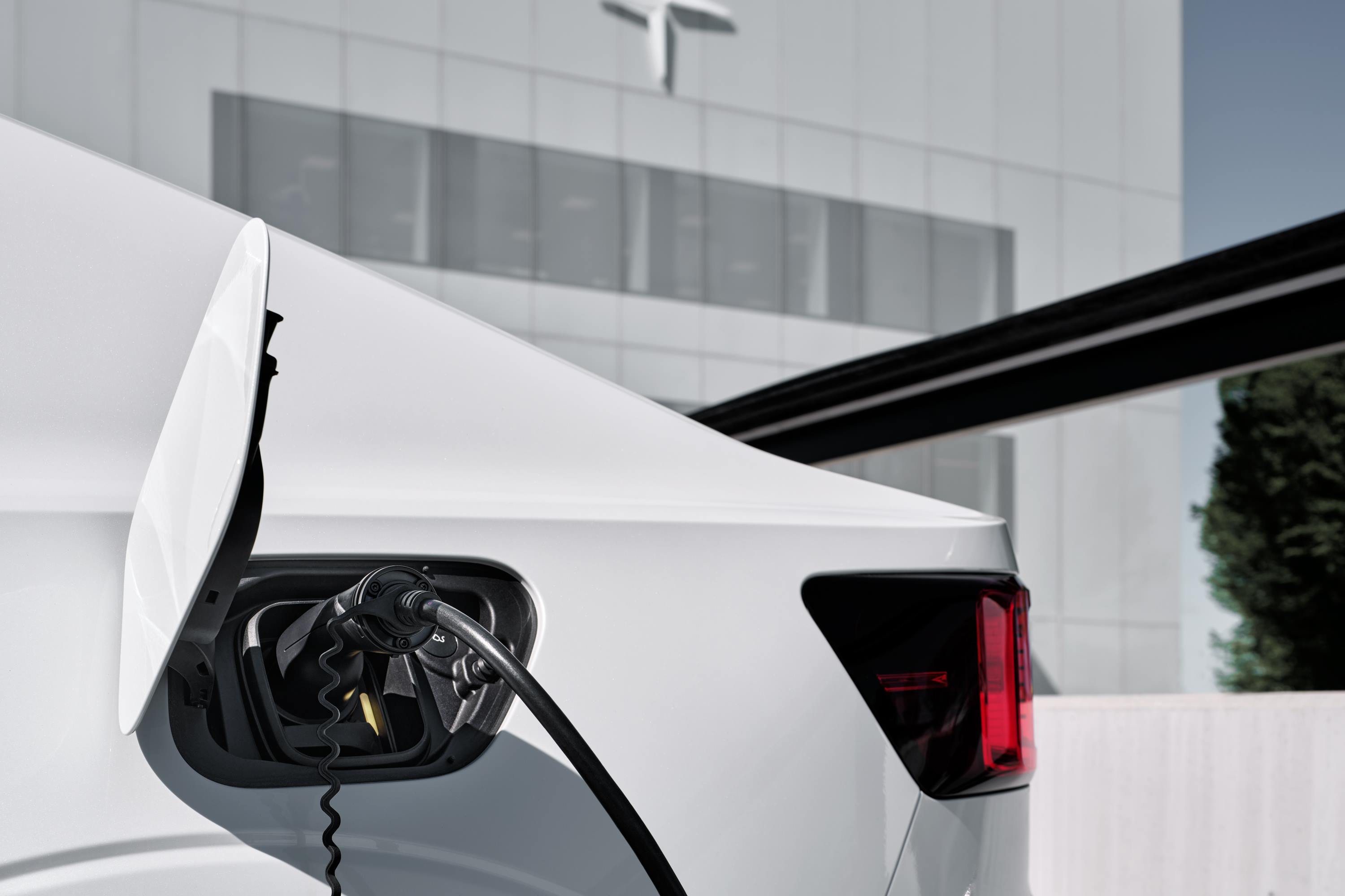 Polestar_2_Plugsurfing_003