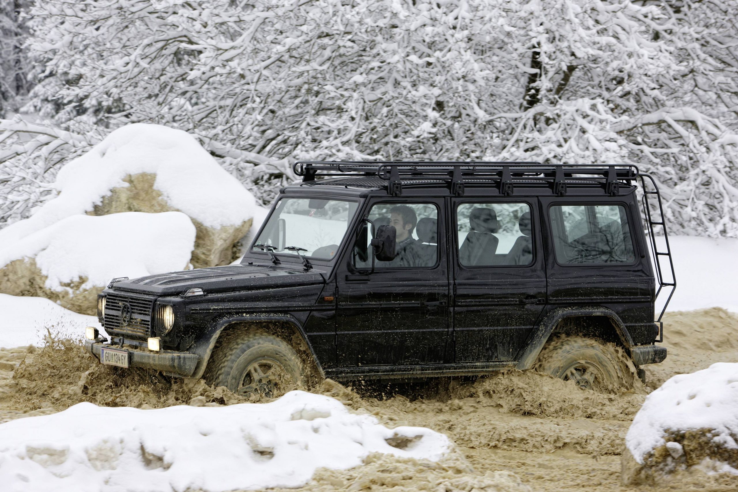 Vier Jahrzehnte G-schichte: Mercedes-Benz G-Klasse: Seit 1979 stilsicher durchs GeländeFour decades of G history: Mercedes-Benz G-Class: mastering terrain with an assured sense of style since 1979
