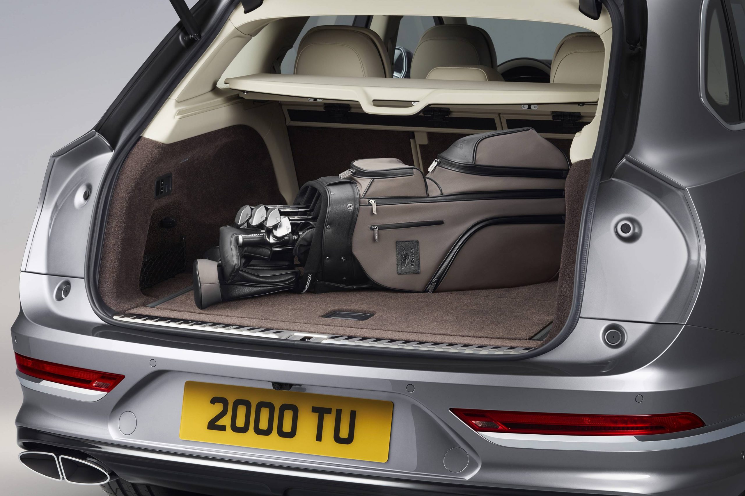 Bentayga-Accessories-6-Golf-Bag