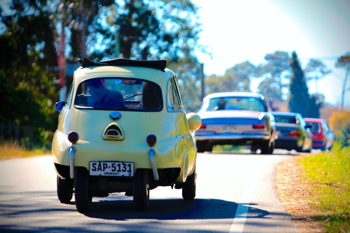 Historic-vehicles-on-event-in-Uruguay