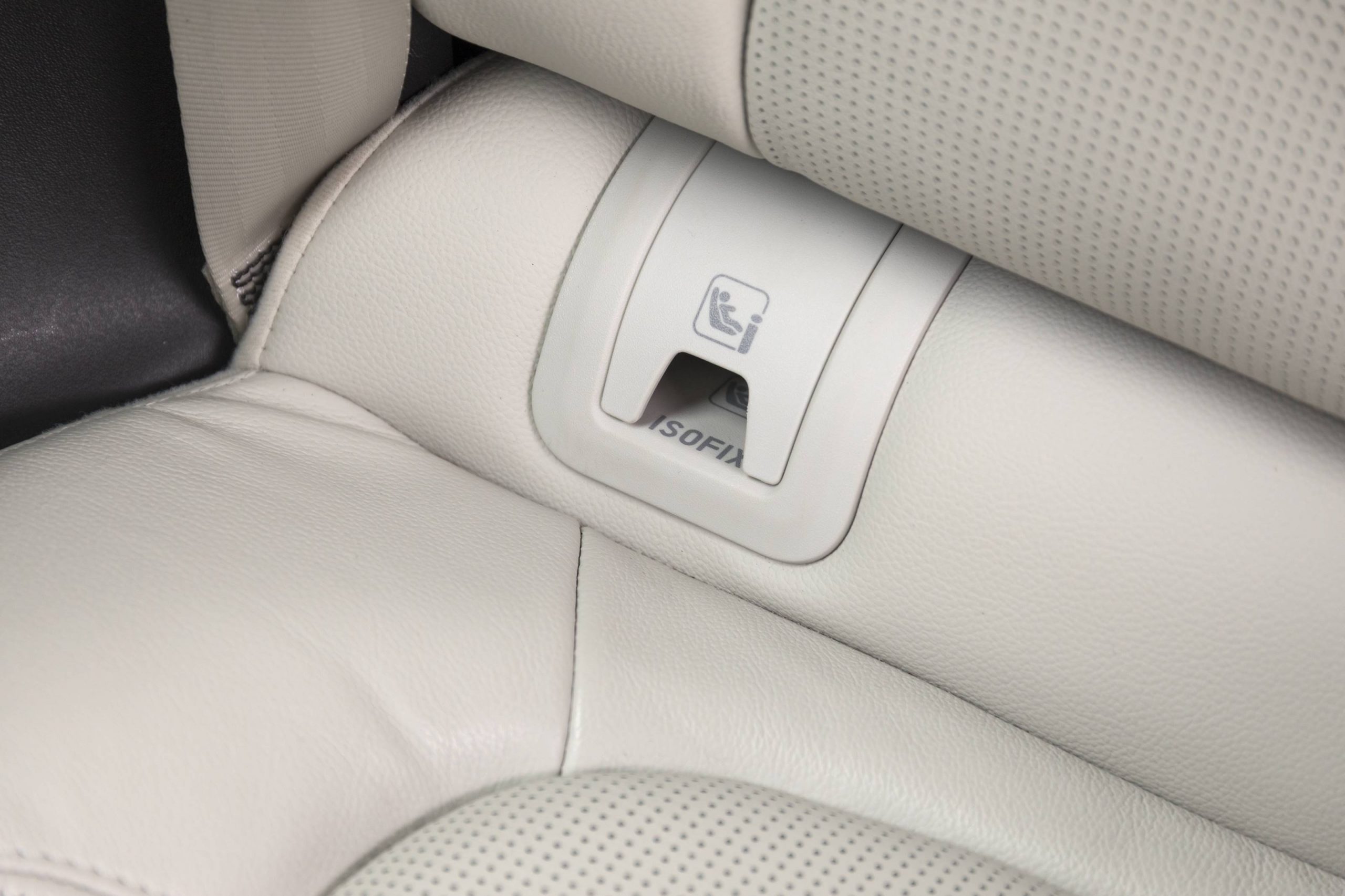 Jaguar E-PACE R-Dynamic SE D240 – Firenze Red