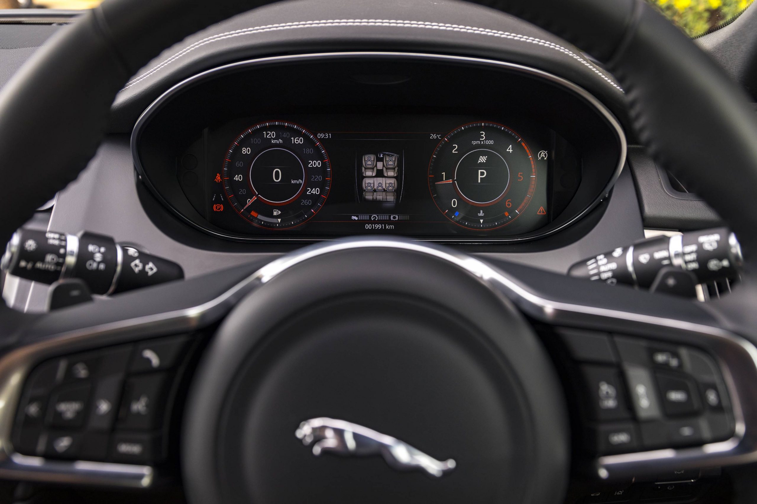 Jaguar E-PACE R-Dynamic SE D240 – Firenze Red