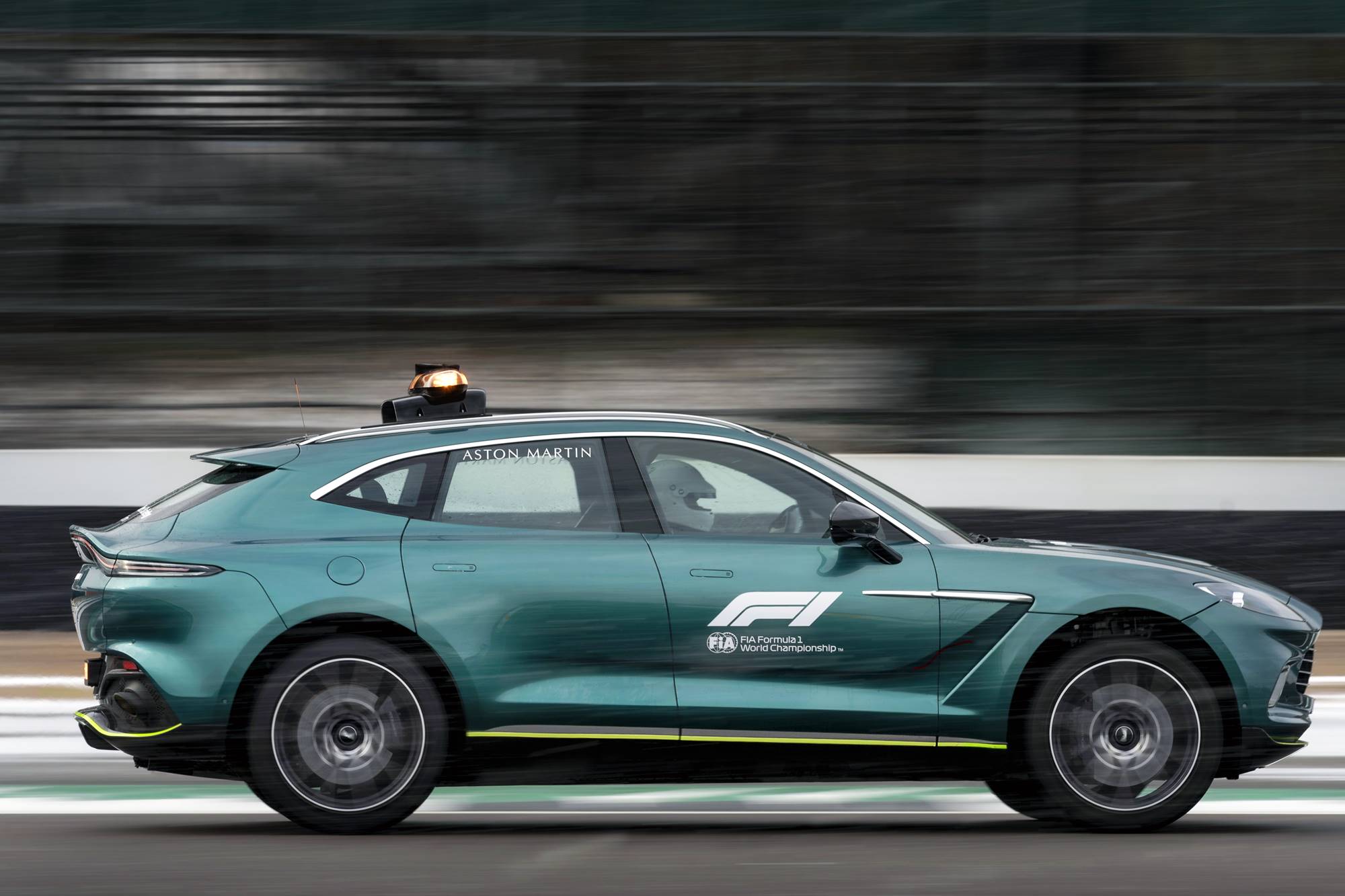 Aston-Martin-DBX_Official-Medical-Car-of-Formula-One (3)