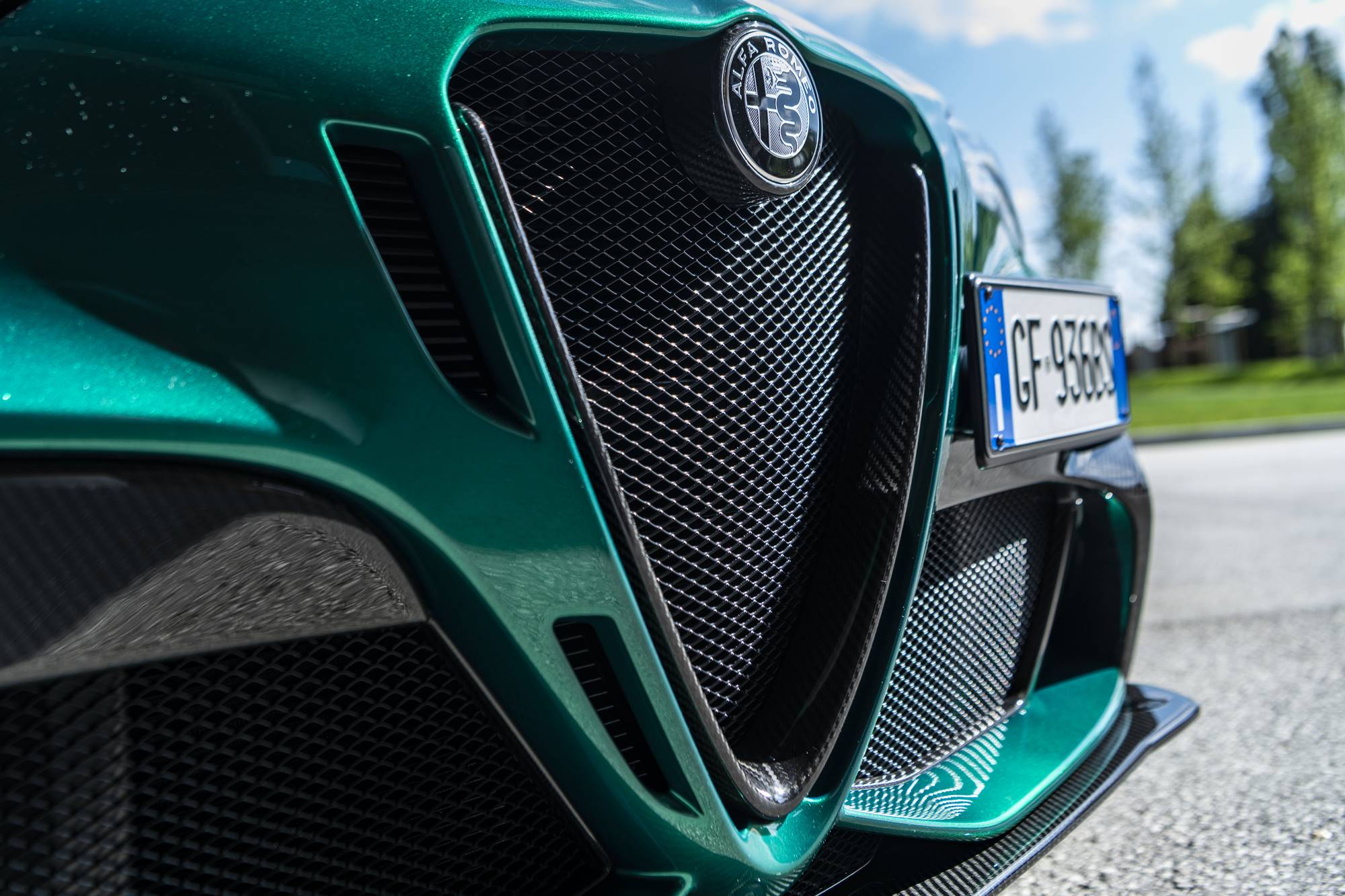 Alfa-romeo-Giulia-GTA-trofeo-white-and-gtam-in0green (6)