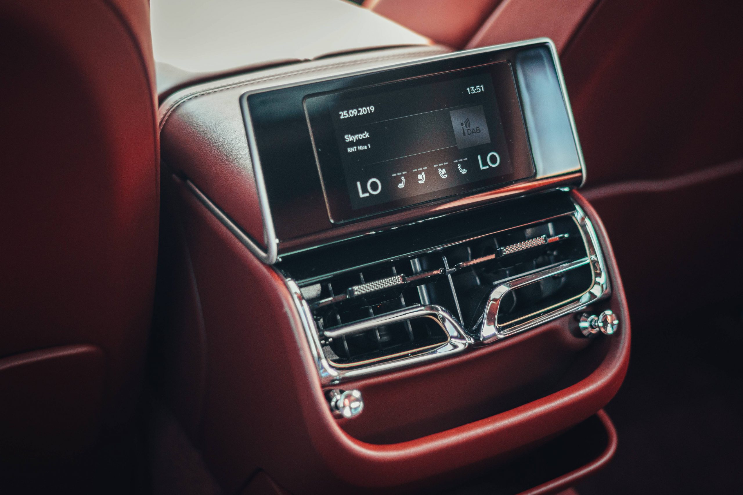 robb-report-bentely-flying-spur-Best-Automotive-Interior (5)