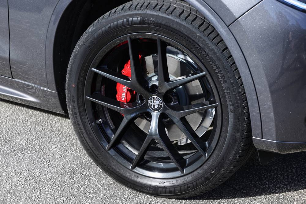 2021-alfa-romeo-stelvio-veloce-q4-review (6)