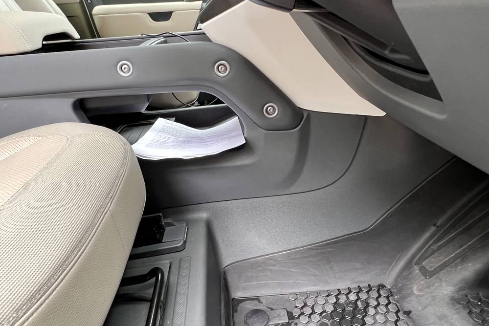 pangea-green-2022-land-rover-defender-90-p300 (11)