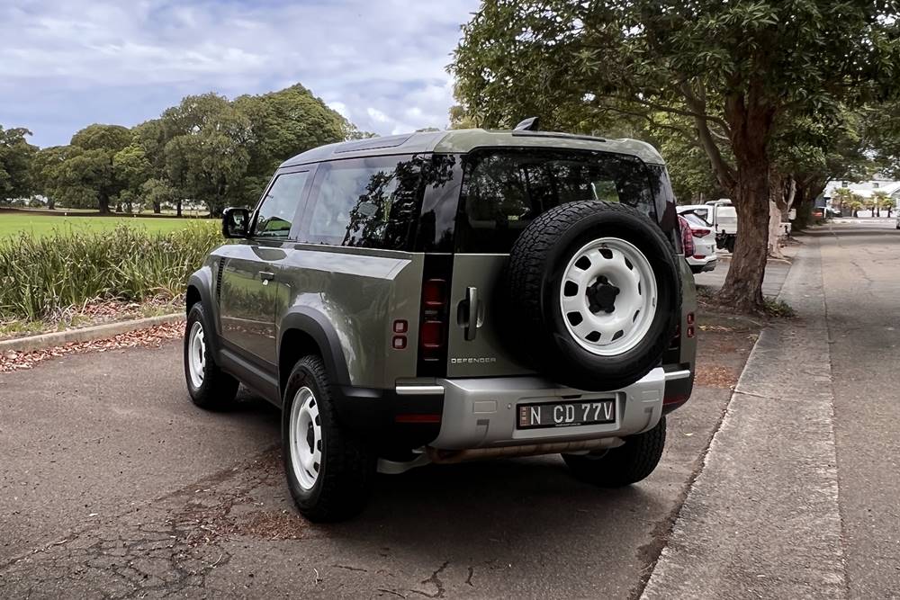 pangea-green-2022-land-rover-defender-90-p300 (2)