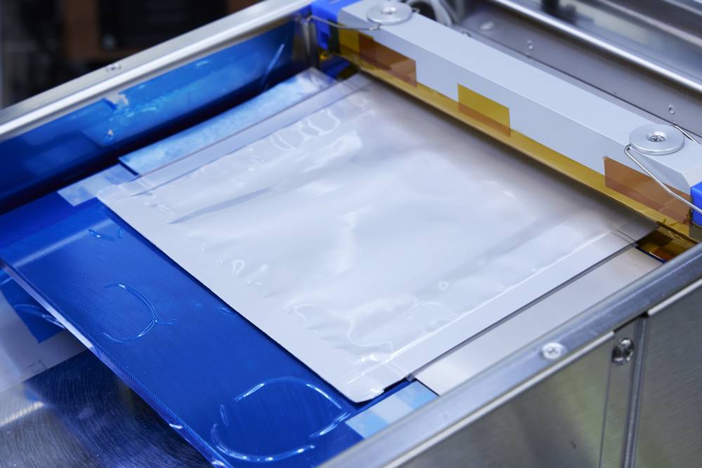 nissan-creating-all-solid-state-ev-battery (4)