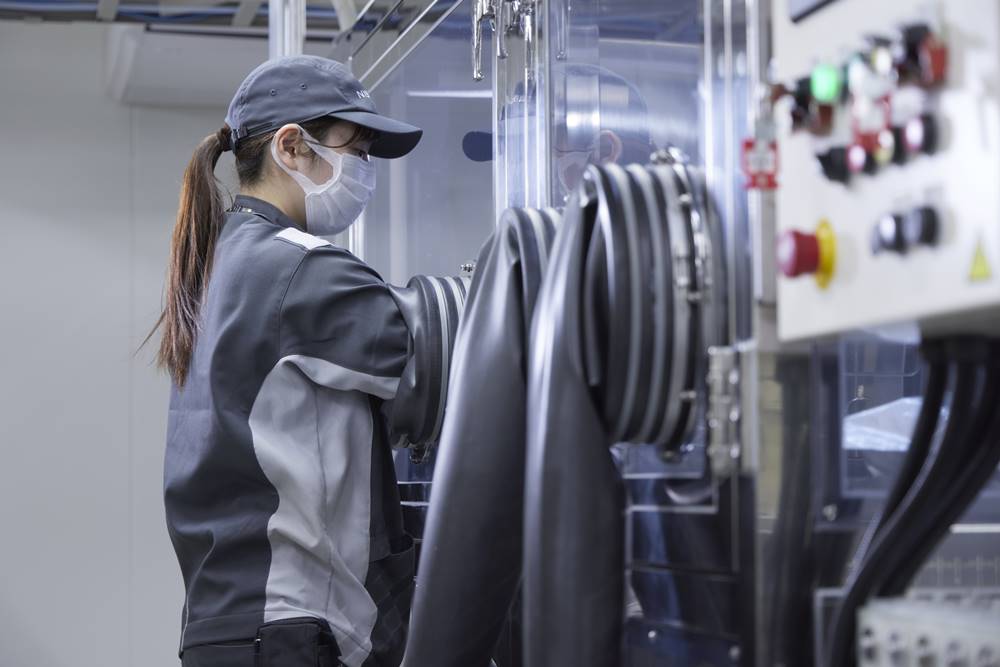 nissan-creating-all-solid-state-ev-battery (9)