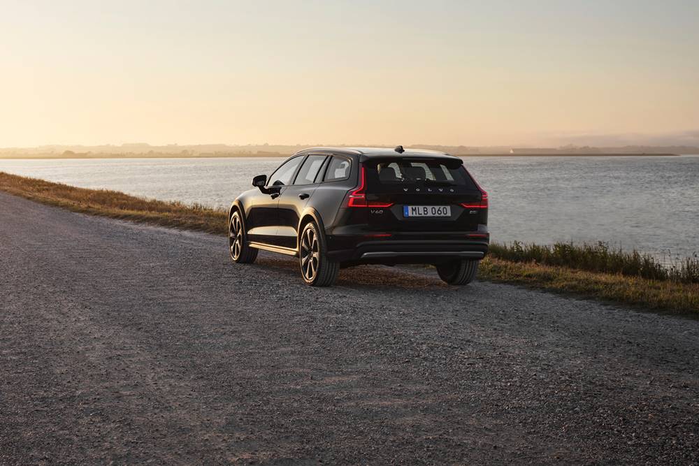 V60 Cross Country B5 AWD, Onyx Black