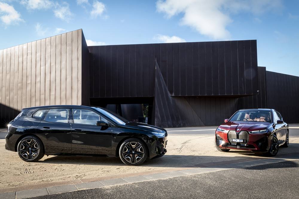 2022-bmw-ix-xdrive-40-gaycarboys (1)