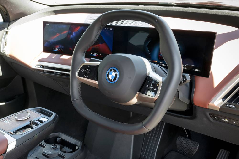 2022-bmw-ix-xdrive-40-gaycarboys (10)