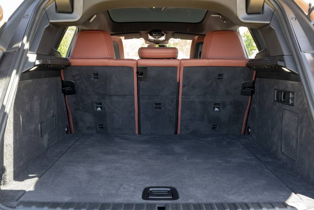 2022-bmw-ix-xdrive-40-gaycarboys (12)