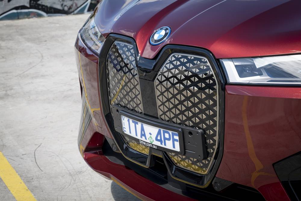 2022-bmw-ix-xdrive-40-gaycarboys (7)