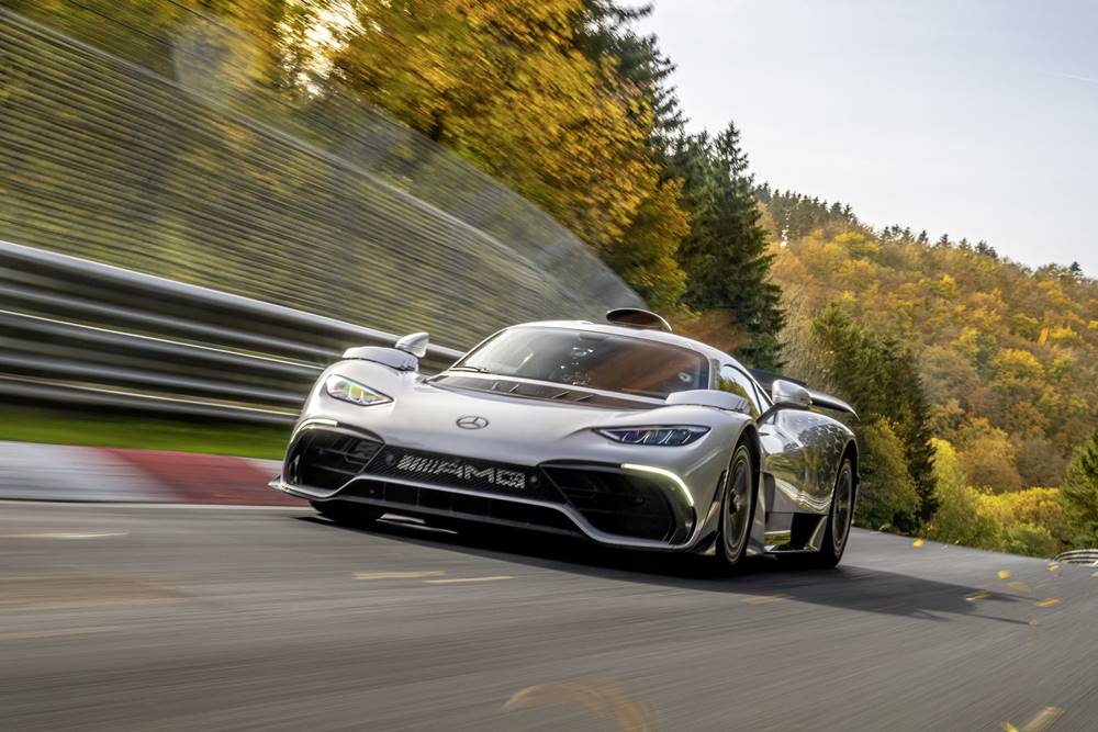 6:35,183 min: Mercedes-AMG ONE ist die Nummer 1 auf der Nürburgring-Nordschleife
6:35.183 min: Mercedes-AMG ONE is Number 1 on the Nürburgring-Nordschleife