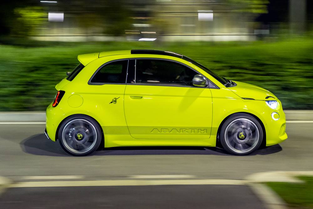 new-abarth-500e-gaycarboys (5)
