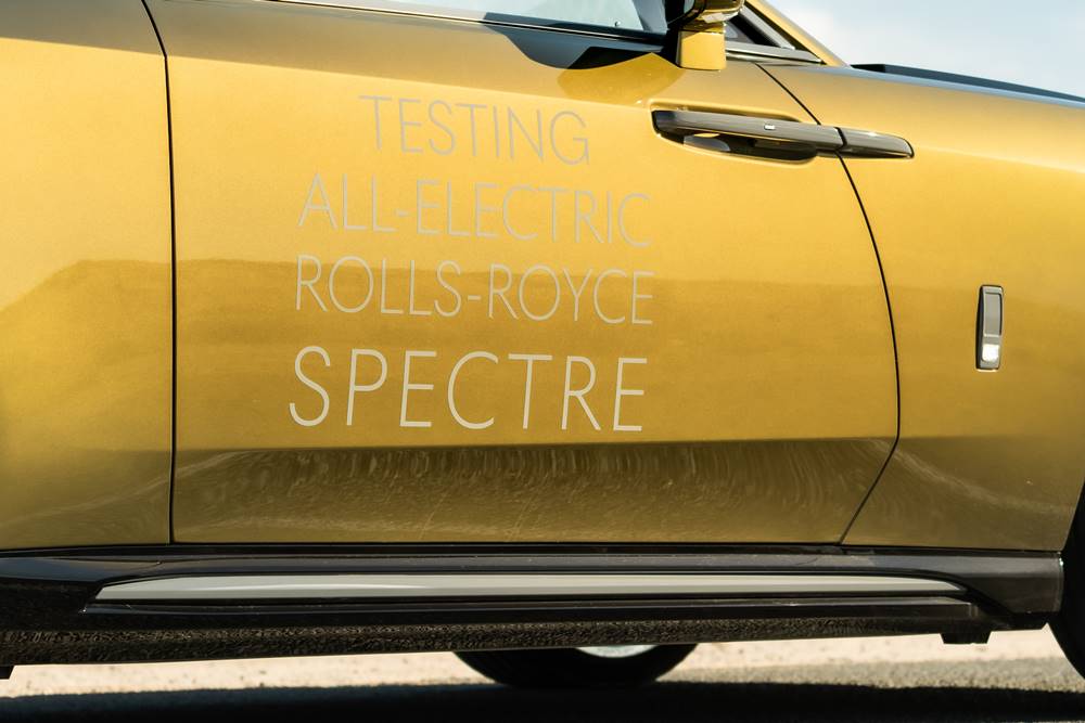 ROLLS-ROYCE SPECTRE Hot Weather Testing Africa (13)