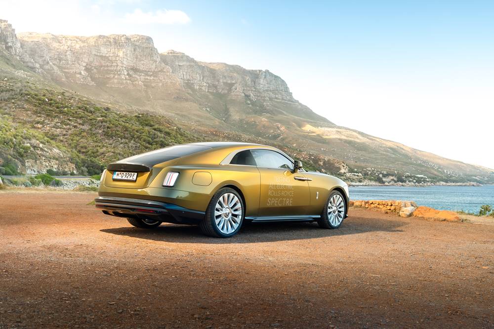 ROLLS-ROYCE SPECTRE Hot Weather Testing Africa (18)