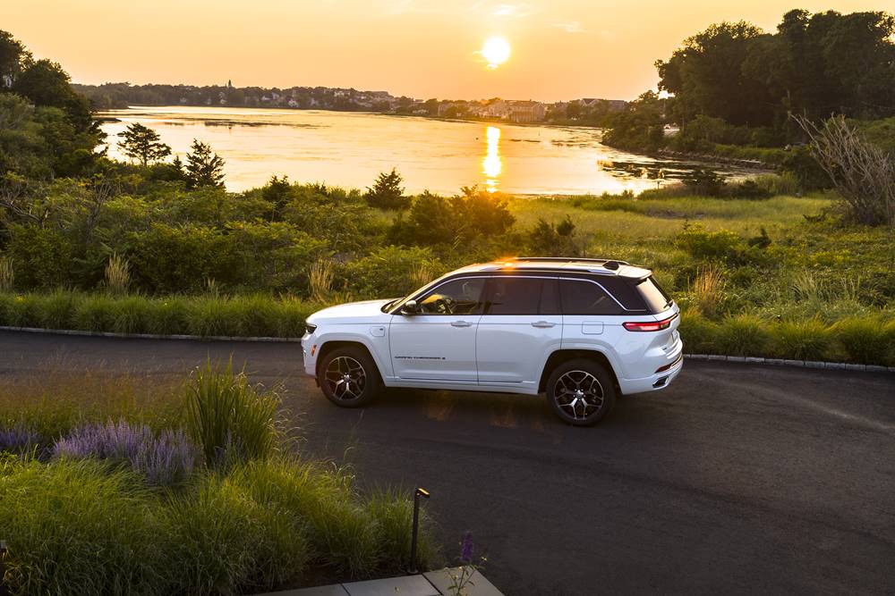 All-new 2022 Jeep® Grand Cherokee Summit Reserve