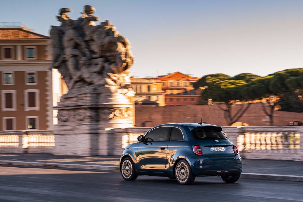 all-new-fiat-500-e-electric-vehicle (2)