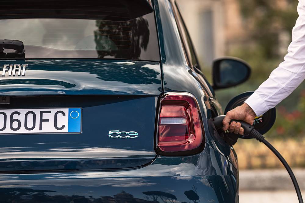 all-new-fiat-500-e-electric-vehicle (3)