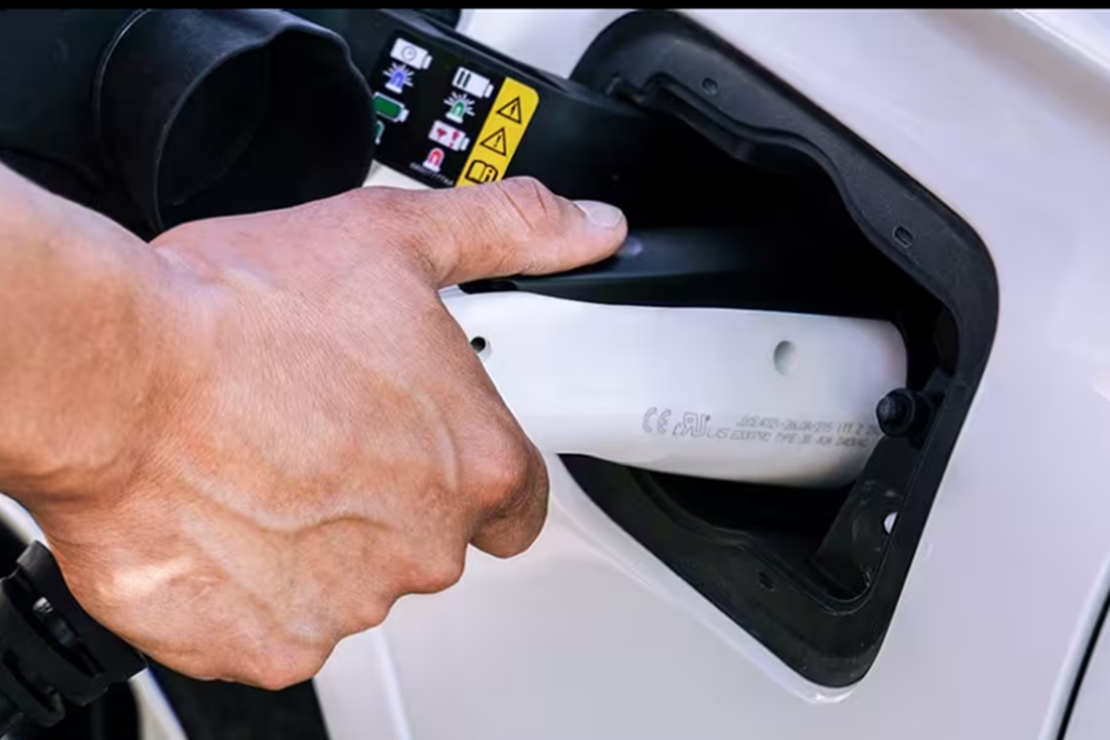 Jeep Grand Cherokee Summit Reserve 4xe $129950 plug in hybrid (1)