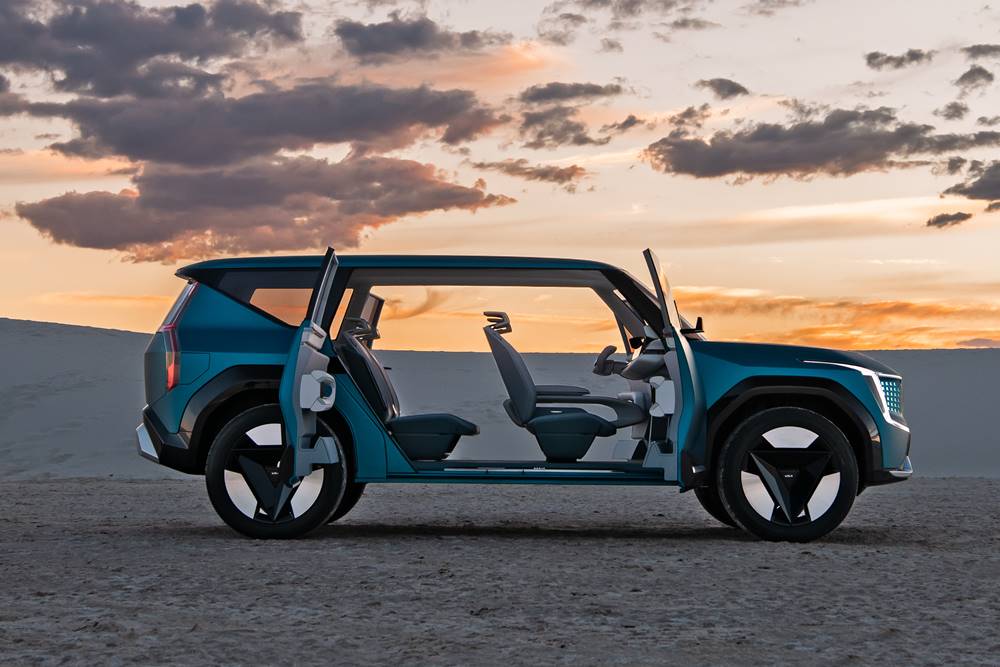 Kia-EV9-Concept_beach scene