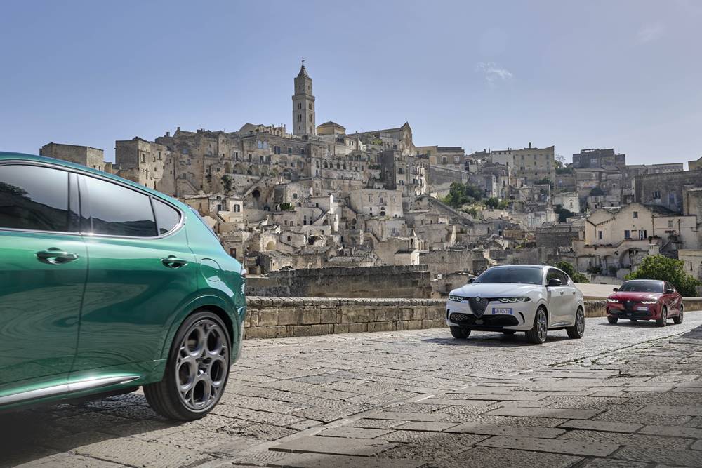 Alfa Romeo Tributo Italiano guilia stelvio tonale 2