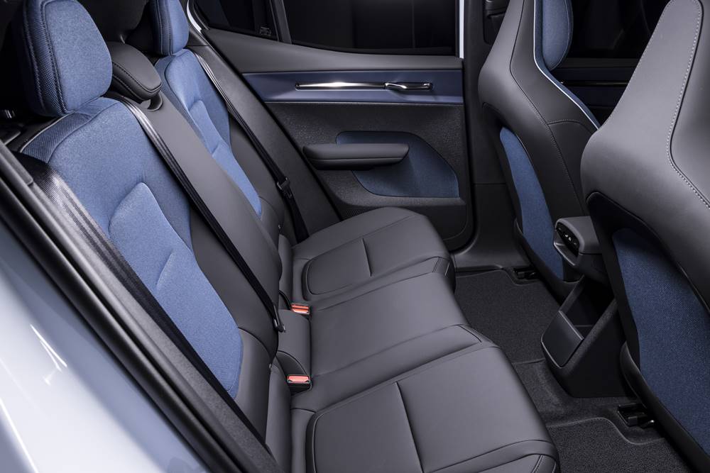 all-new-Volvo-EX30 -Twin- Motor-Cloud Blue – (12)