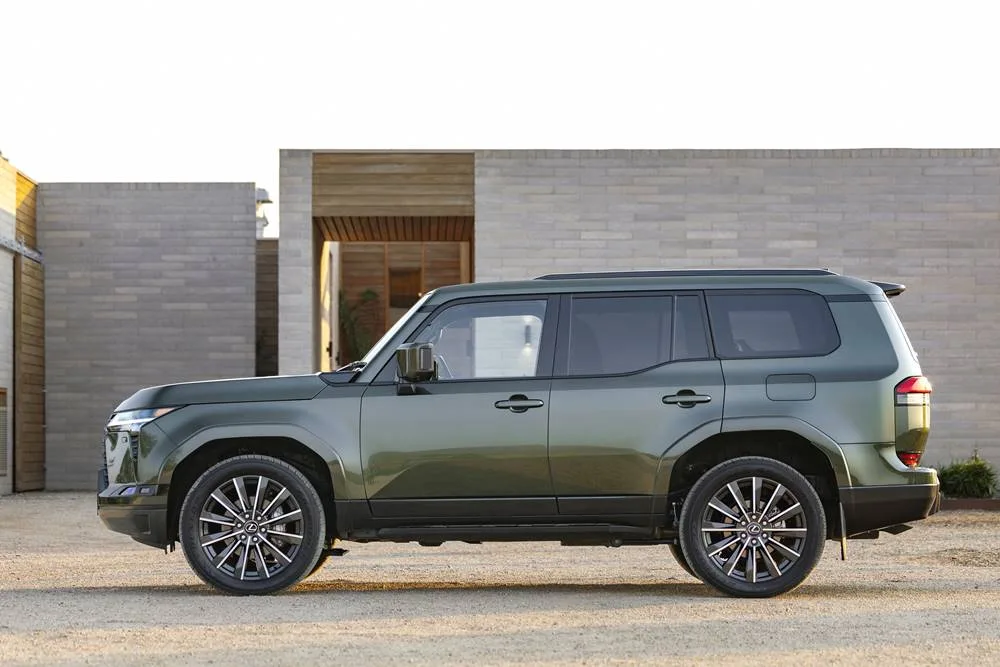 2024 Lexus GX 550 side view